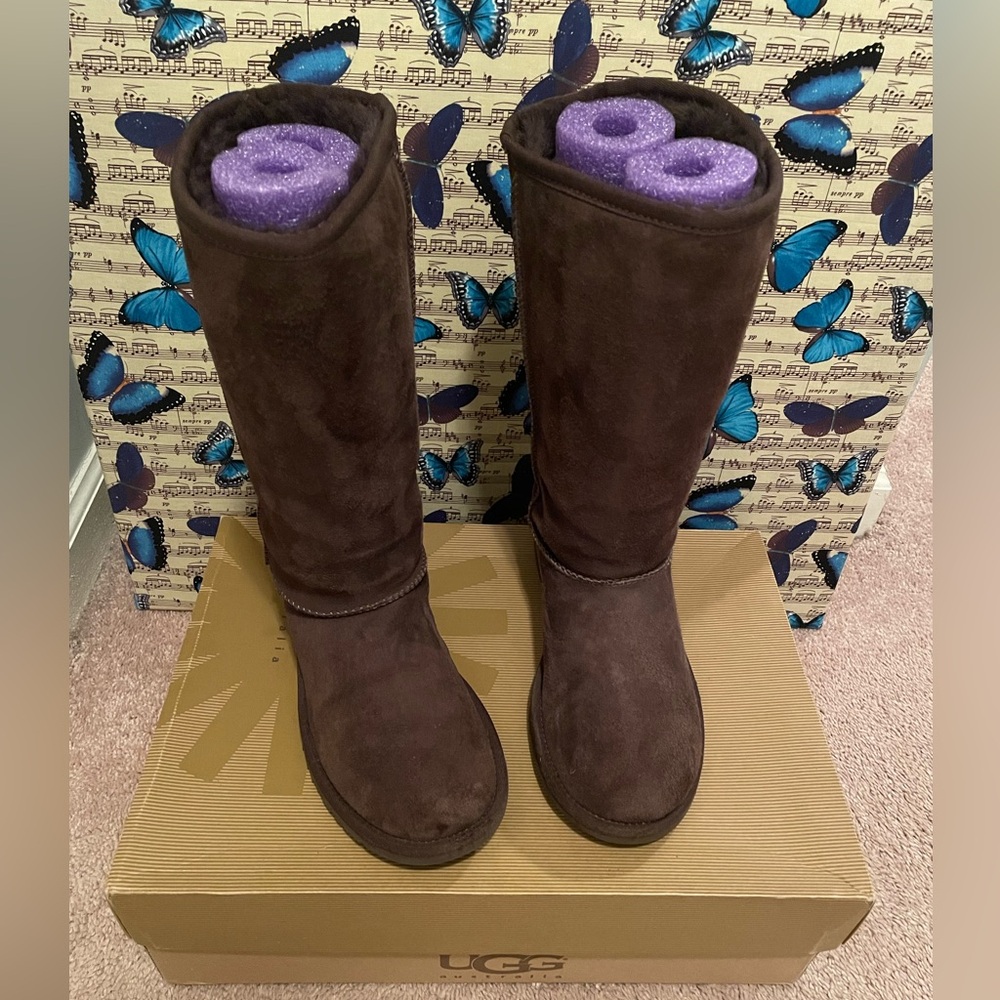 Clearance: “UGG” kids 6 women’s 8-8.5!
